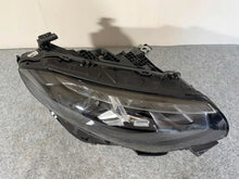 Laden Sie das Bild in den Galerie-Viewer, Frontscheinwerfer Mercedes-Benz Cla A1749064202 LED Rechts Headlight SCH2355872713re