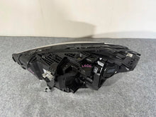 Laden Sie das Bild in den Galerie-Viewer, Frontscheinwerfer Mercedes-Benz Cla A1749064202 LED Rechts Headlight SCH2355872713re