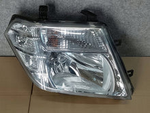 Laden Sie das Bild in den Galerie-Viewer, Frontscheinwerfer Nissan Navara D40 260105XY10B Rechts Scheinwerfer Headlight SCH2360644409ks