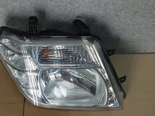 Laden Sie das Bild in den Galerie-Viewer, Frontscheinwerfer Nissan Navara D40 260105XY10B Rechts Scheinwerfer Headlight SCH2360644409ks