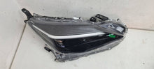 Laden Sie das Bild in den Galerie-Viewer, Frontscheinwerfer Toyota Yaris Cross OD310 Rechts Scheinwerfer Headlight SCH2375077904kc