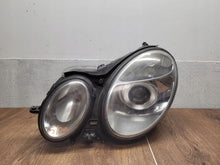 Laden Sie das Bild in den Galerie-Viewer, Frontscheinwerfer Mercedes-Benz W211 TOL9318 Links Scheinwerfer Headlight SCH2377003116yo