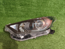 Laden Sie das Bild in den Galerie-Viewer, Frontscheinwerfer Toyota Yaris NRR1465 Links Scheinwerfer Headlight SCH2418111040lj