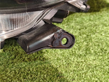Laden Sie das Bild in den Galerie-Viewer, Frontscheinwerfer Toyota Yaris NRR1465 Links Scheinwerfer Headlight SCH2418111040lj