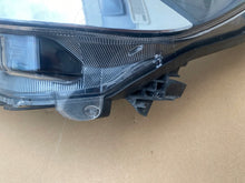 Laden Sie das Bild in den Galerie-Viewer, Frontscheinwerfer Toyota Hilux VIII 923363030A LED Links Scheinwerfer Headlight SCH2428348811dv