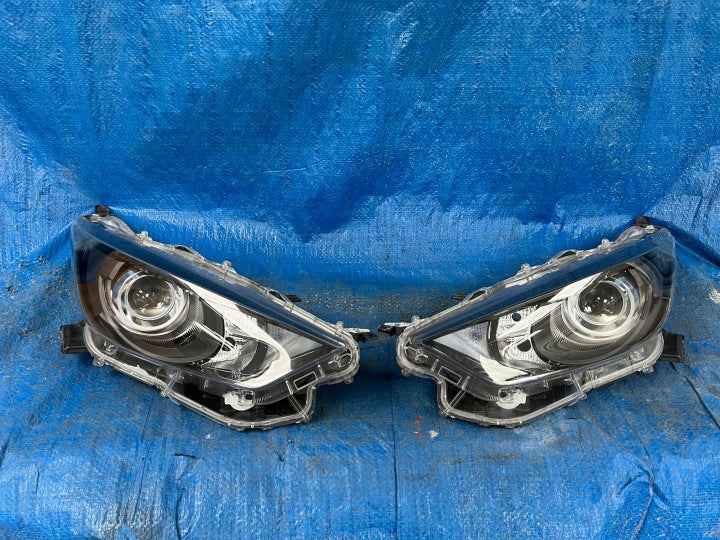 Frontscheinwerfer Toyota Yaris 0138622 Ein Satz Scheinwerfer Headlight SCH2433760702ji