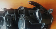 Laden Sie das Bild in den Galerie-Viewer, Frontscheinwerfer Dacia Duster 260602465R Links Scheinwerfer Headlight SCH2464184887vu