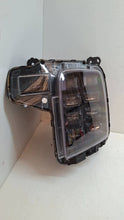 Laden Sie das Bild in den Galerie-Viewer, Frontscheinwerfer Hyundai Staria 92101CG200 Links Scheinwerfer Headlight SCH2479208208ll
