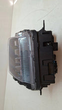 Laden Sie das Bild in den Galerie-Viewer, Frontscheinwerfer Hyundai Staria 92101CG200 Links Scheinwerfer Headlight SCH2479208208ll