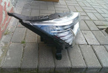 Load image into Gallery viewer, Frontscheinwerfer Ssangyong Korando 8310237201 LED Rechts Scheinwerfer Headlight SCH2510051237jg