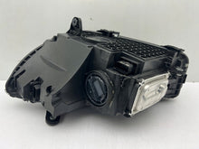 Laden Sie das Bild in den Galerie-Viewer, Frontscheinwerfer Mercedes-Benz W206 A2069067203 LED Rechts Headlight SCH2510513834eg