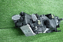 Laden Sie das Bild in den Galerie-Viewer, Frontscheinwerfer Skoda Octavia IV 5E4941035 Links Scheinwerfer Headlight SCH2511117798dy
