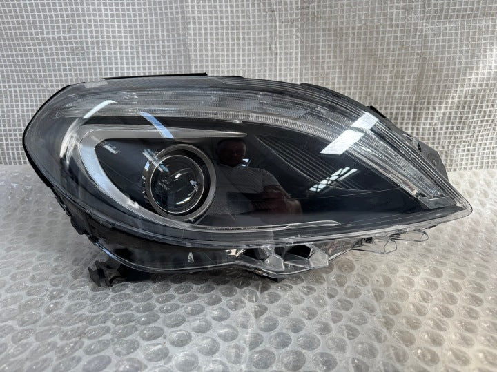 Frontscheinwerfer Mercedes-Benz W246 A2468207261 Xenon Rechts Headlight SCH2512193024km