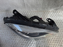 Laden Sie das Bild in den Galerie-Viewer, Frontscheinwerfer Mercedes-Benz W246 A2468207261 Xenon Rechts Headlight SCH2512193024km