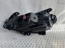 Laden Sie das Bild in den Galerie-Viewer, Frontscheinwerfer Mercedes-Benz W246 A2468207261 Xenon Rechts Headlight SCH2512193024km