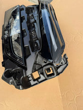 Laden Sie das Bild in den Galerie-Viewer, Frontscheinwerfer Skoda 5LB941010 Rechts Scheinwerfer Headlight SCH2519466020ha