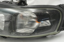 Laden Sie das Bild in den Galerie-Viewer, Frontscheinwerfer Volvo V70 II 30655905 Links Scheinwerfer Headlight SCH2524610618oh