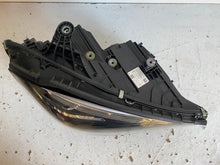 Laden Sie das Bild in den Galerie-Viewer, Frontscheinwerfer Mercedes-Benz W206 A2069060803 LED Rechts Headlight SCH2559142685mw