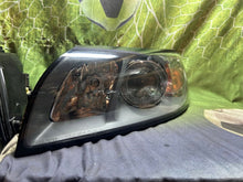 Laden Sie das Bild in den Galerie-Viewer, Frontscheinwerfer Volvo S40 V50 30698885 30698886 Ein Satz Headlight SCH2560879033tn