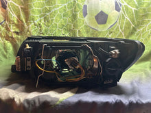 Laden Sie das Bild in den Galerie-Viewer, Frontscheinwerfer Volvo S40 V50 30698885 30698886 Ein Satz Headlight SCH2560879033tn
