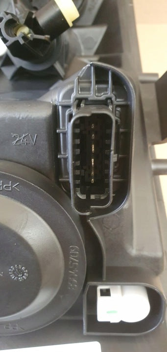 Frontscheinwerfer Renault Sandero II 260100437R Rechts Scheinwerfer Headlight SCH2575375610pv