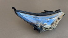 Laden Sie das Bild in den Galerie-Viewer, Frontscheinwerfer Toyota Avensis 81130-05420 LED Rechts Scheinwerfer Headlight SCH2578140994ih