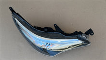 Laden Sie das Bild in den Galerie-Viewer, Frontscheinwerfer Toyota Avensis 81130-05420 LED Rechts Scheinwerfer Headlight SCH2578140994ih