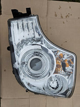 Laden Sie das Bild in den Galerie-Viewer, Frontscheinwerfer Mercedes-Benz A9608200639 Xenon Links Scheinwerfer Headlight SCH2581346304wv