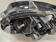 Laden Sie das Bild in den Galerie-Viewer, Frontscheinwerfer Land Rover I Discovery L46217MY HY3213W030HA Links Headlight SCH2582383015ts