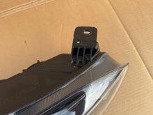 Load image into Gallery viewer, Frontscheinwerfer Ford Focus JX7B13W029CE Rechts Scheinwerfer Headlight SCH2592261566ac