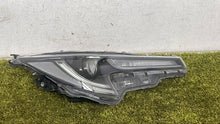Laden Sie das Bild in den Galerie-Viewer, Frontscheinwerfer Toyota Corolla 81110-02S70 LED Rechts Scheinwerfer Headlight SCH2603185575kp