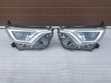 Laden Sie das Bild in den Galerie-Viewer, Frontscheinwerfer Toyota 81130-42650 Ein Satz Scheinwerfer Headlight SCH2610405972zs