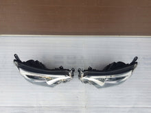 Laden Sie das Bild in den Galerie-Viewer, Frontscheinwerfer Toyota 81130-42650 Ein Satz Scheinwerfer Headlight SCH2610405972zs
