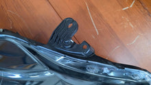 Laden Sie das Bild in den Galerie-Viewer, Frontscheinwerfer Toyota Aygo 811300H131 Ein Stück (Rechts oder Links) Headlight SCH2627488933al