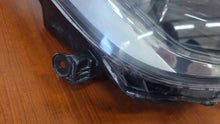 Laden Sie das Bild in den Galerie-Viewer, Frontscheinwerfer Toyota Aygo 811300H131 Ein Stück (Rechts oder Links) Headlight SCH2627488933al