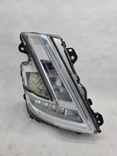 Laden Sie das Bild in den Galerie-Viewer, Frontscheinwerfer Volvo 23752671 LED Rechts Scheinwerfer Headlight SCH2634537793sa