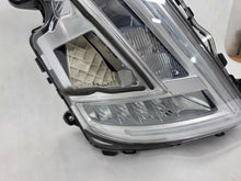Laden Sie das Bild in den Galerie-Viewer, Frontscheinwerfer Volvo 23752671 LED Rechts Scheinwerfer Headlight SCH2634537793sa