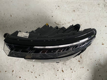 Laden Sie das Bild in den Galerie-Viewer, Frontscheinwerfer Skoda Kamiq 658941015 LED Links Scheinwerfer Headlight SCH2647640817vy