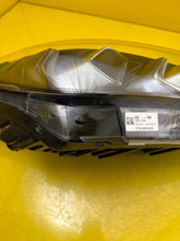 Load image into Gallery viewer, Frontscheinwerfer Kia Ceed 92102-J7500 LED Rechts Scheinwerfer Headlight SCH2665574500ev