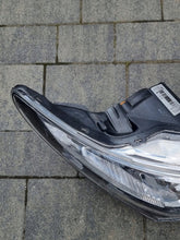 Laden Sie das Bild in den Galerie-Viewer, Frontscheinwerfer Toyota Auris 8111002E21 Rechts Scheinwerfer Headlight SCH2681861586su
