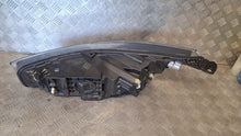 Laden Sie das Bild in den Galerie-Viewer, Frontscheinwerfer Ford Focus NX7B-13E014-CF Rechts Scheinwerfer Headlight SCH2685777400es