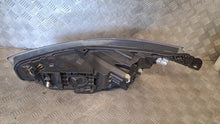 Laden Sie das Bild in den Galerie-Viewer, Frontscheinwerfer Ford Focus NX7B-13E014-CF Rechts Scheinwerfer Headlight SCH2685777400es