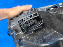 Laden Sie das Bild in den Galerie-Viewer, Frontscheinwerfer Mercedes-Benz W247 A2479067303 Links Scheinwerfer Headlight SCH2687366640uy