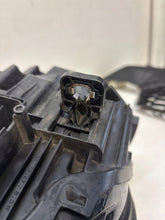 Laden Sie das Bild in den Galerie-Viewer, Frontscheinwerfer Audi A3 8V0941036 Rechts Scheinwerfer Headlight SCH2692045129td
