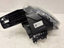 Laden Sie das Bild in den Galerie-Viewer, Frontscheinwerfer Nissan Juke 260606PM0A 89914387 Links Scheinwerfer Headlight SCH2694328846cl