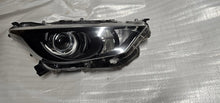 Laden Sie das Bild in den Galerie-Viewer, Frontscheinwerfer Toyota Yaris K0-6EU Rechts Scheinwerfer Headlight SCH2695442194pw