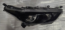 Laden Sie das Bild in den Galerie-Viewer, Frontscheinwerfer Toyota Yaris K0-6EU Rechts Scheinwerfer Headlight SCH2695442194pw
