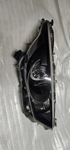 Laden Sie das Bild in den Galerie-Viewer, Frontscheinwerfer Toyota Yaris K0-6EU Rechts Scheinwerfer Headlight SCH2695442194pw