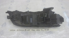 Laden Sie das Bild in den Galerie-Viewer, Frontscheinwerfer Skoda Octavia I 5E1941015F LED Links Scheinwerfer Headlight SCH2748590531le