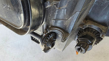Laden Sie das Bild in den Galerie-Viewer, Frontscheinwerfer Opel Corsa D 89313379 Links Scheinwerfer Headlight SCH2783923970gu